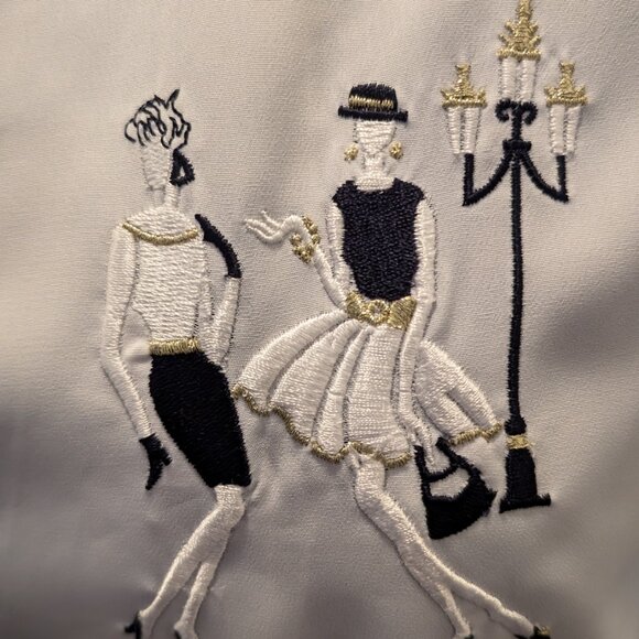 Short sleeved blouse with Girls in Paris embroidery and exquisite furnishing🪡 - Picture 3 of 5
